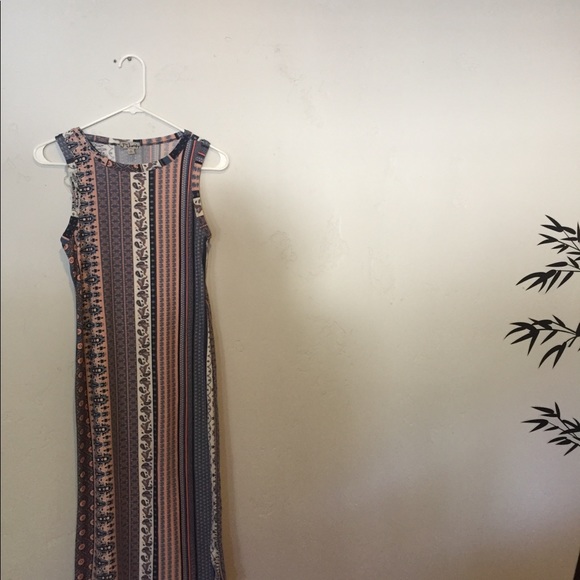 Dresses - Picture 2 of 8